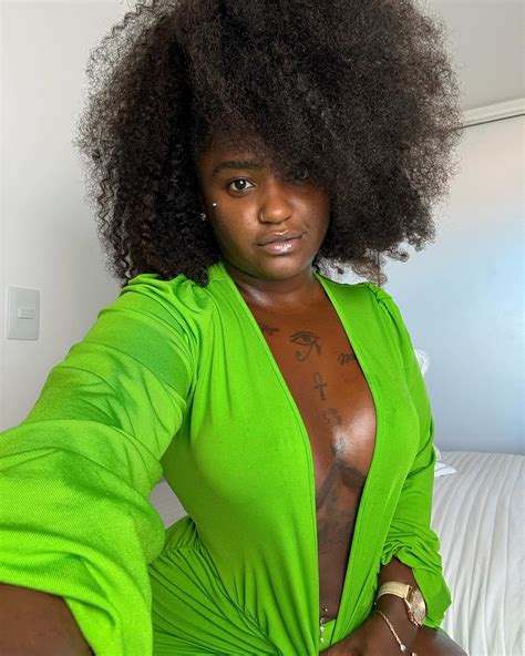 Ioná Galvão (@yonnagalvao) • Instagram photos and videos.